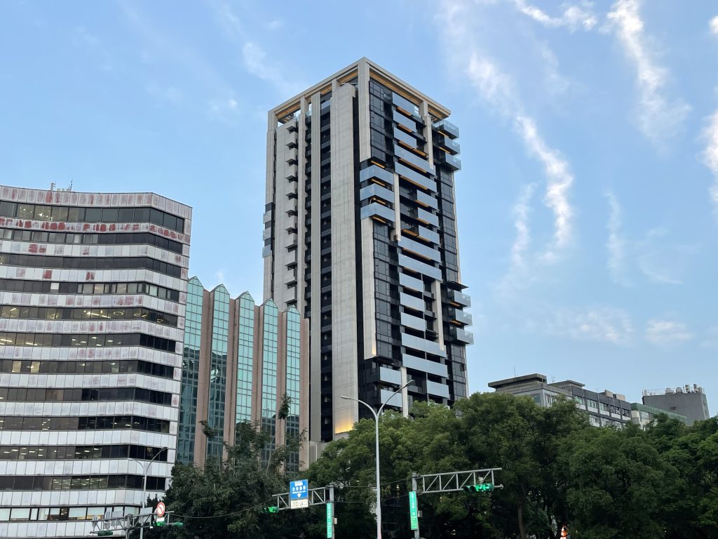 華固敦品6月時由自然人向建商買下中樓層戶別。台灣房屋提供