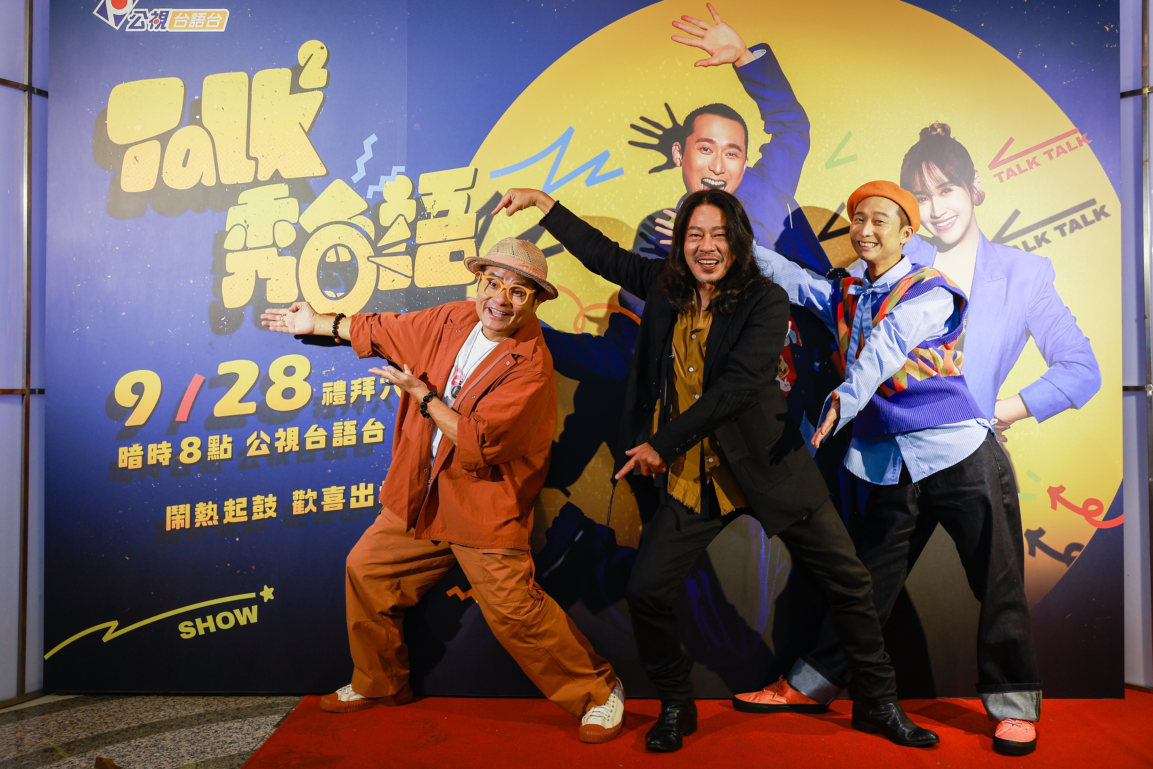 《Talk Talk秀台語》金鐘獎大贏家！浩子頒獎給舜哥：他是我演藝圈第一個師傅！（左起舜哥 乱彈阿翔 浩子（圖／公視台語台提供）